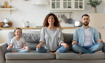 Obitelj meditira